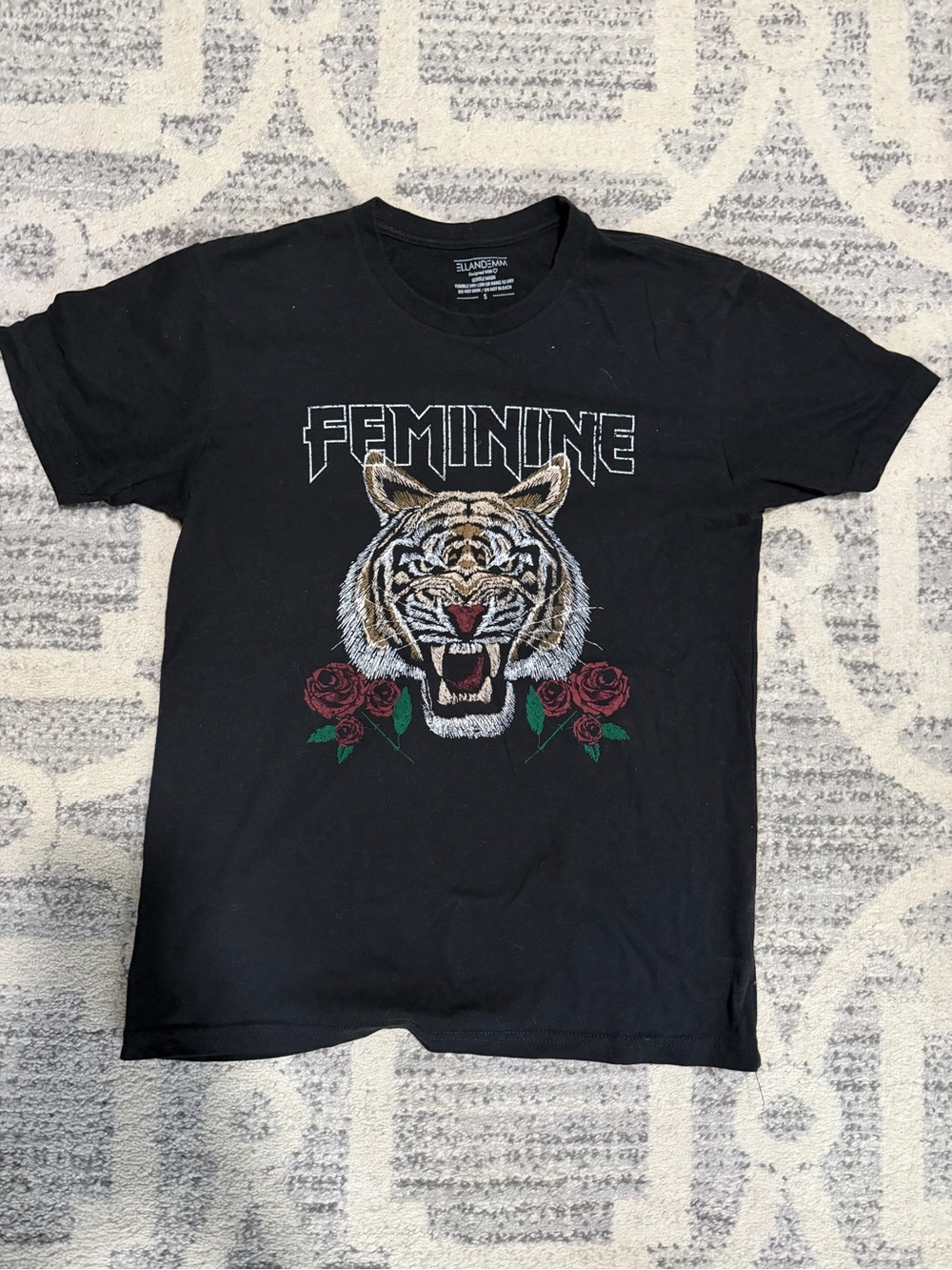 EllandEmm Feminine Tiger Graphic Tee - Black